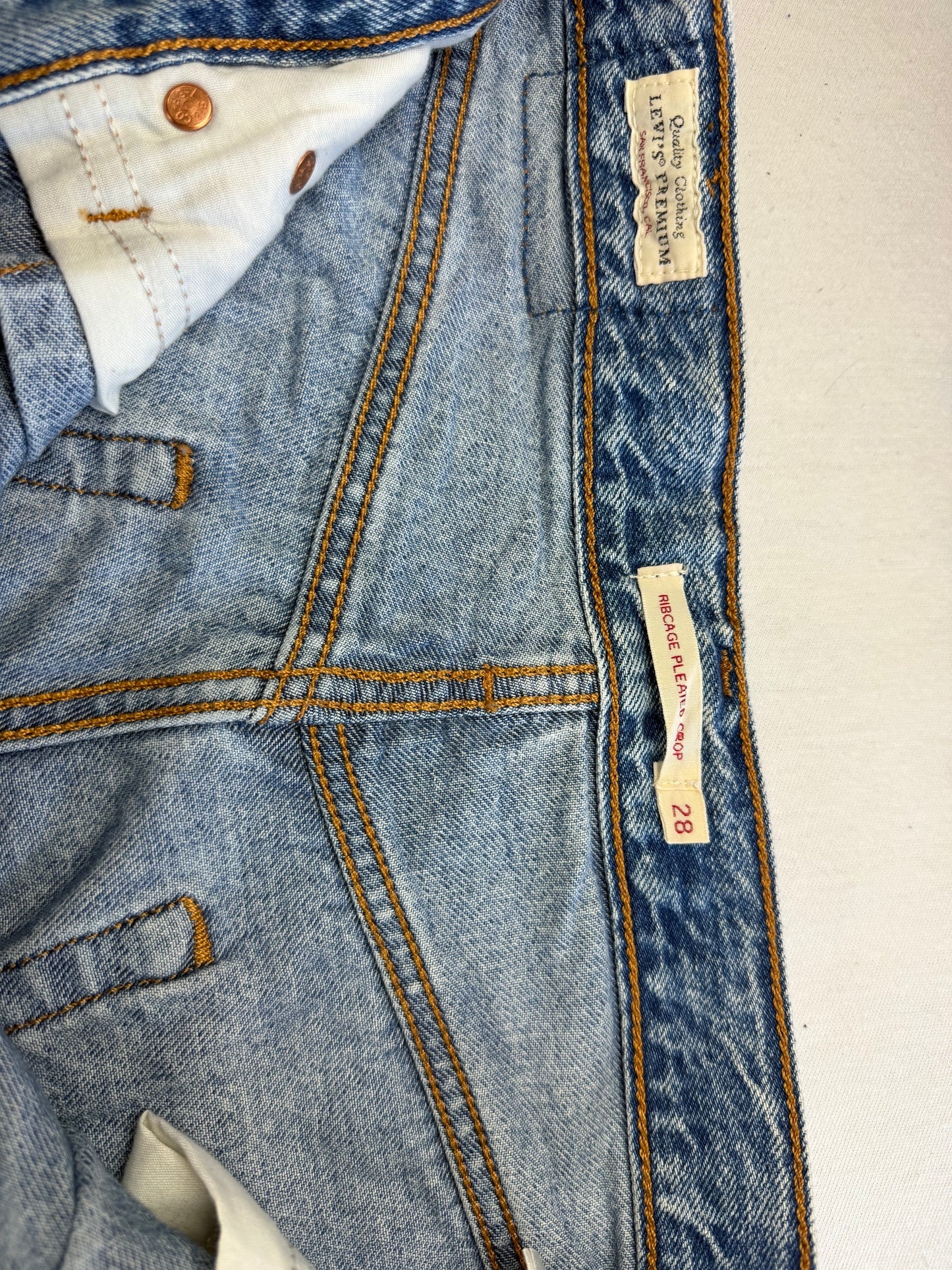 Levi's Ribcage Pleated Crop Jeans W28/L25